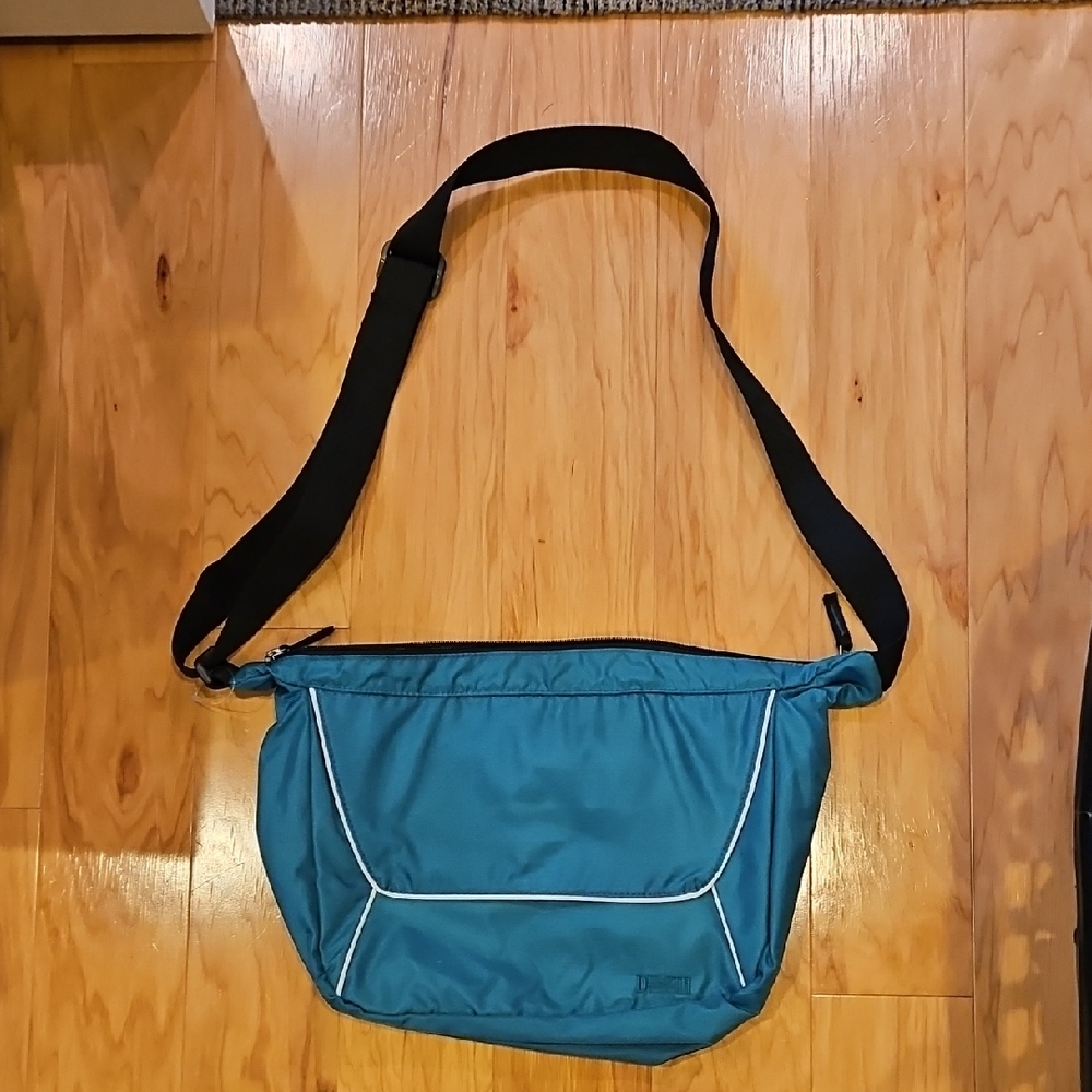 Duluth Trading Company Cross Body Nylon Bag